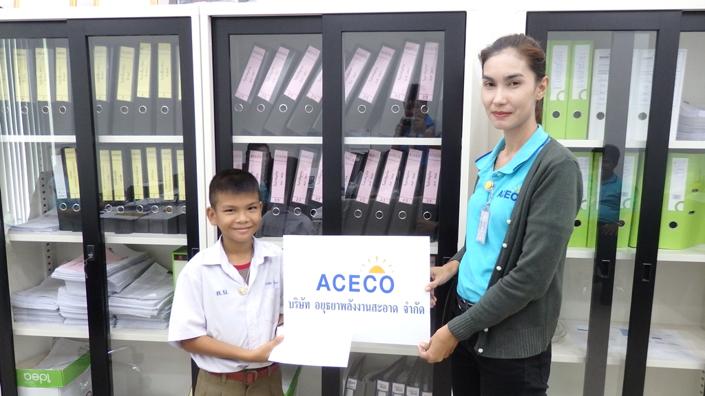 มอบทุนการศึกษาให้แก่เด็กนักเรียนจากโรงเรียนวัดตะบองและโรงเรียนมหาราชประชานิมิต เมื่อวันที่ 30 พฤษภาคม 2560