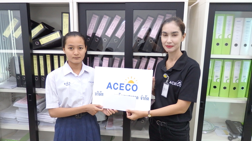 มอบทุนการศึกษาให้แก่เด็กนักเรียนจากโรงเรียนวัดตะบองและโรงเรียนมหาราชประชานิมิต เมื่อวันที่ 30 พฤษภาคม 2560